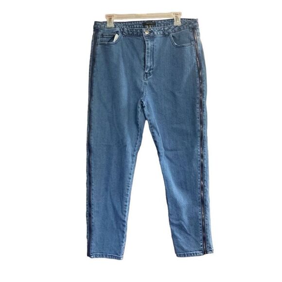 FOREVER 21 Women’s Jeans Blue Size 30 With Side Zippers Inseam 25” - Picture 1 of 10